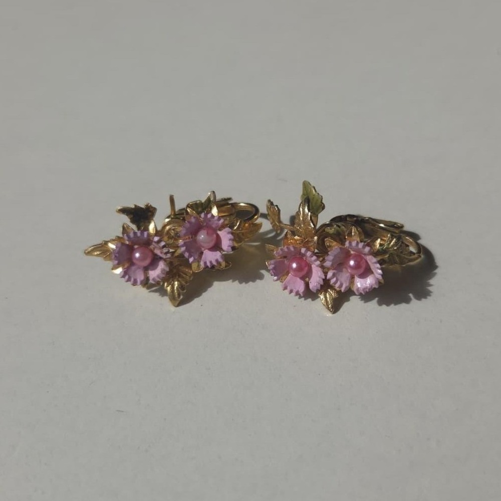 Vintage Floral Clip On Earrings Women Pink Enamel Faux Pearl Gold Tone
